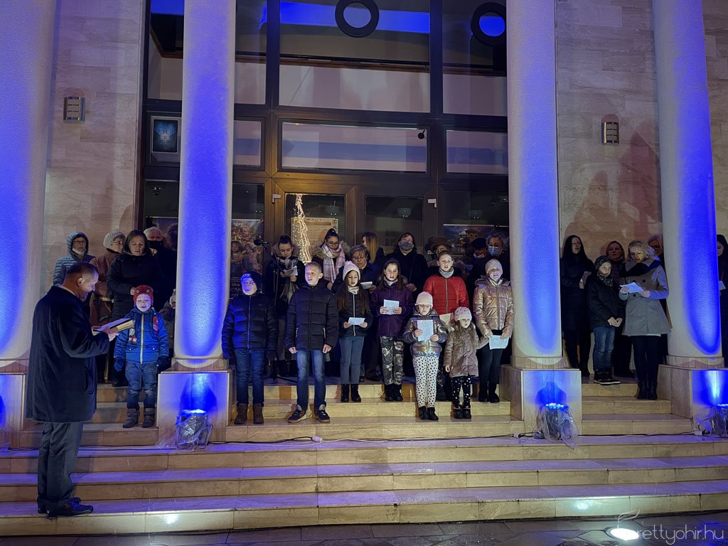 Betlehemi szárnyas oltárt nyitottunk 30